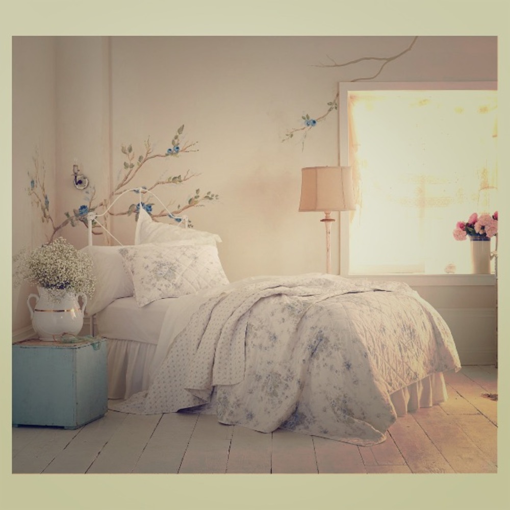 King size blue rose quilt